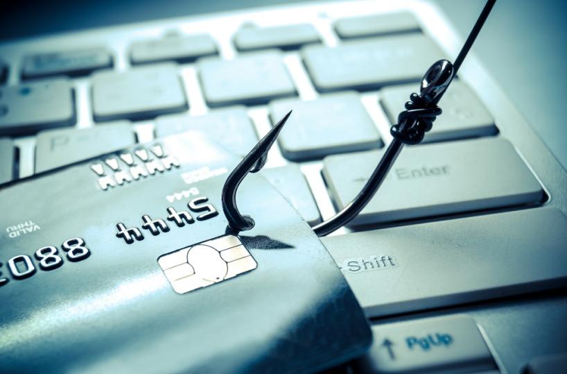 Tramite phishing svuotano conto corrente di un bresciano da 50mila euro: denunciati due foggiani