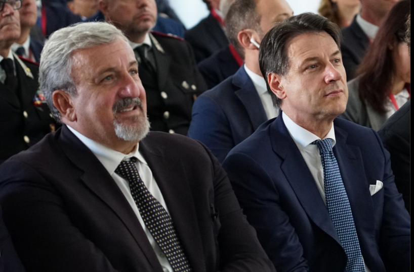 L'antipolitica non si batte con l’antipolitica: ora servono i partiti