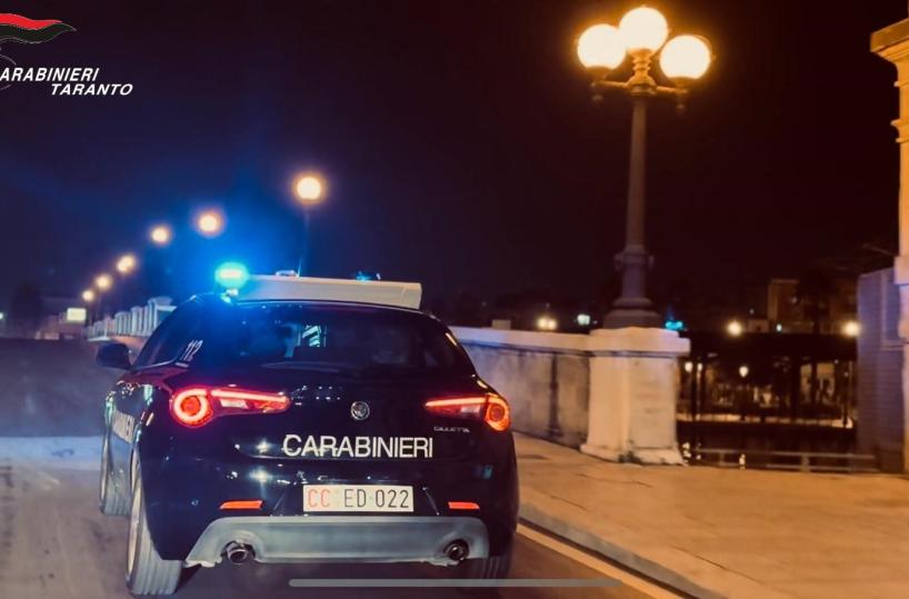 Fingono di aiutarla e architettano un piano per svaligiare casa di un'anziana: due arresti a Taranto
