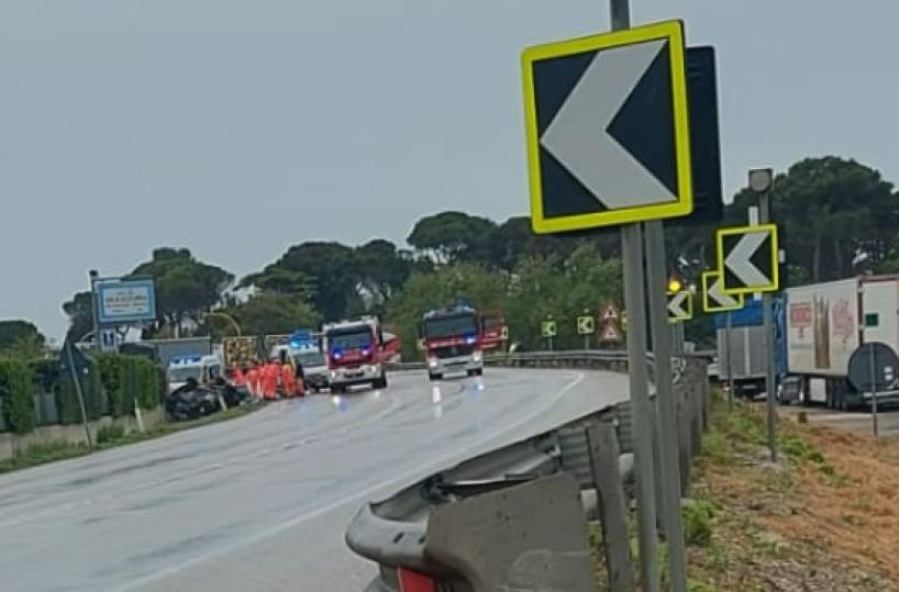 Ancora sangue sulla SS100: schianto fra auto e tir all'altezza dello svincolo San Basilio
