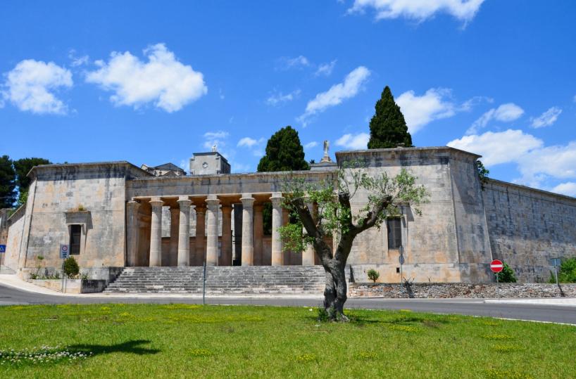 Alberobello, sequestrati 250 loculi appena costruiti nel cimitero