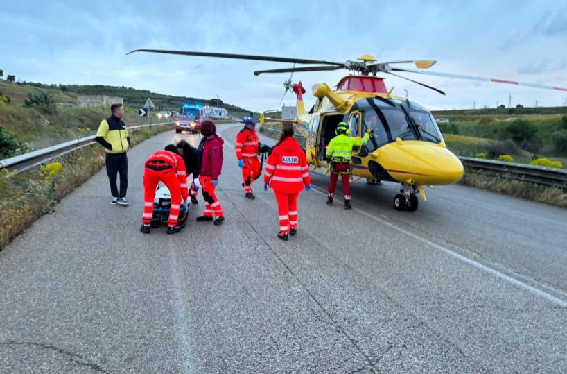Canosa, scontro fra auto sulla Sp 231: morto 30enne. C'è anche un ferito
