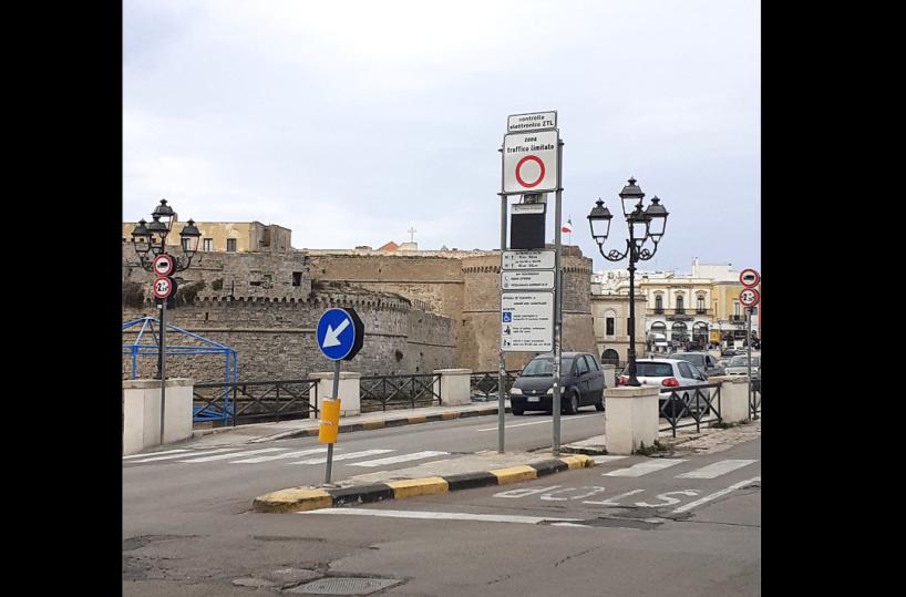 Paura a Gallipoli: uno scooter guidato da un 17enne travolge una coetanea mentre era per strada