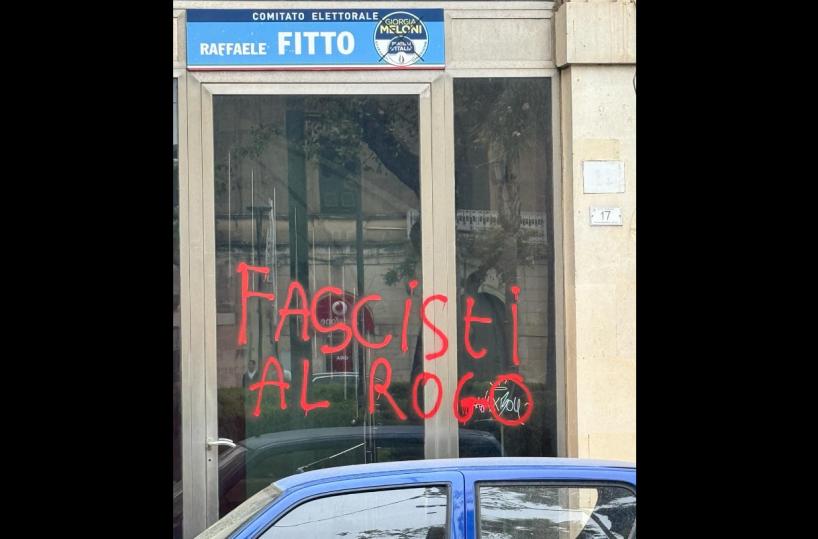 «Fascisti al rogo», imbrattato comitato centrodestra a Maglie, la condanna del sindaco
