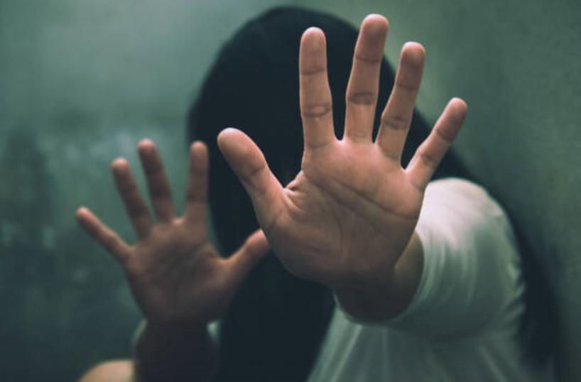 Abusi e ricatti su una 13enne: condannati due ex fidanzati nel Tarantino