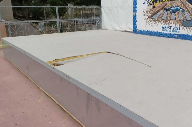Vandali in chiesa a Canosa, parroco esasperato chiude l'oratorio