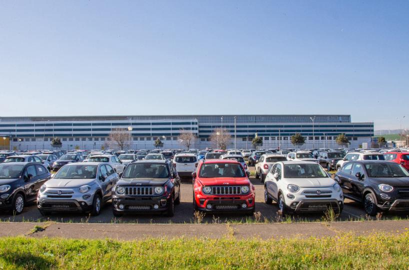 Stellantis non risponde sul futuro dei suoi stabilimenti. I sindacati: «Pronti allo sciopero»