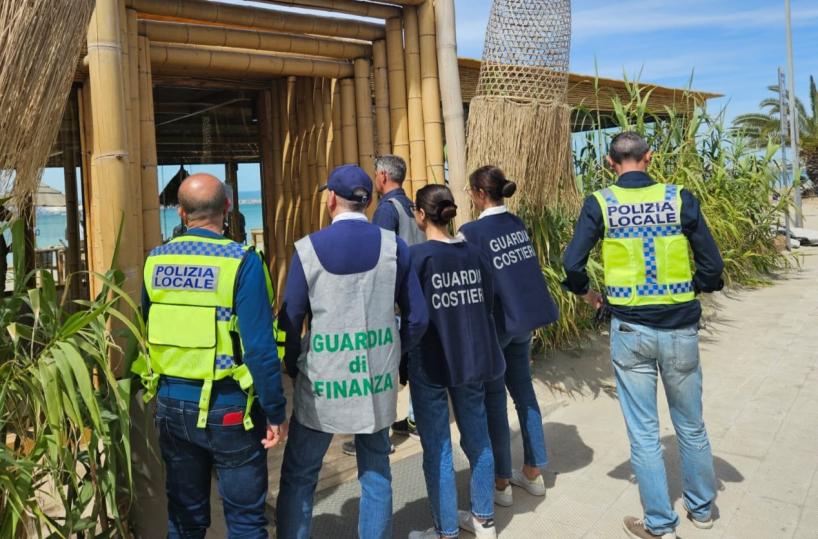 Taranto, Guardia Costiera sequestra struttura a San Vito: occupazione e ampliamenti abusivi