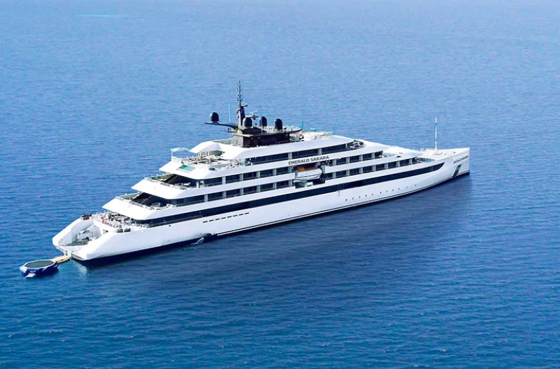 Otranto, al porto il super yacht Emerald Sakara con 44 super ricchi