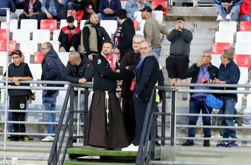 Bari calcio, sale l'attesa per il match contro il Brescia: tra i tifosi anche i frati