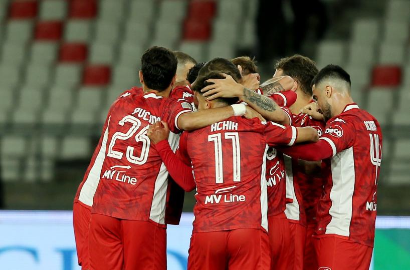 Petardi nascosti negli slip prima di entrare allo stadio per Bari-Brescia: 53enne arrestato