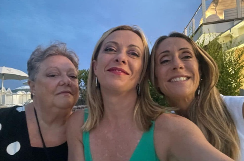 Meloni, dura la vita da mamma premier: «Il saggio di mia figlia nei giorni del G7 in Puglia»