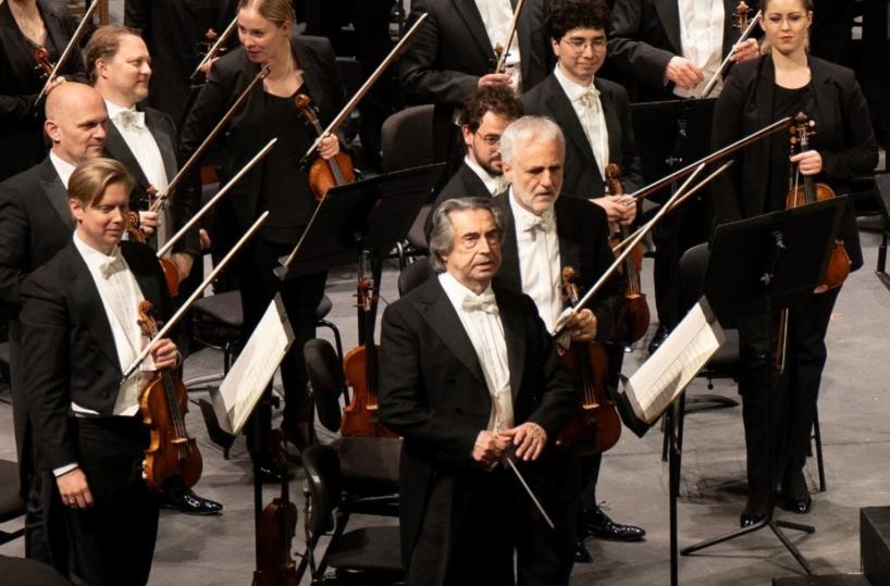 Riccardo Muti e i Wiener Philarmoniker: magica armonia al Petruzzelli nel segno di Mozart e Schubert