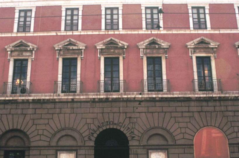 Tutti in coda dietro il Doge veneto nella classifica dei governatori, ma l’inchiesta non travolge Emiliano