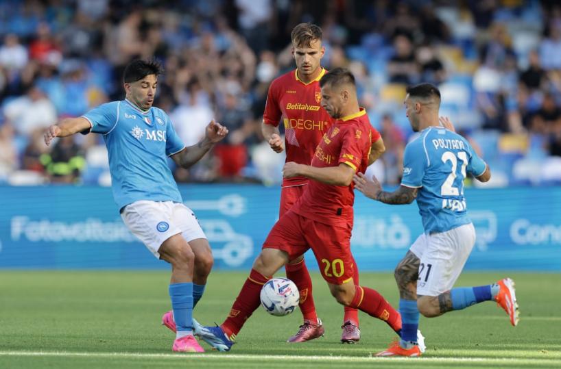 Napoli-Lecce: cori e striscioni contro De Laurentiis dalla curva del Maradona