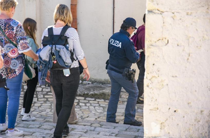 Maltratta l'anziana che accudisce: arrestata a Matera una badante
