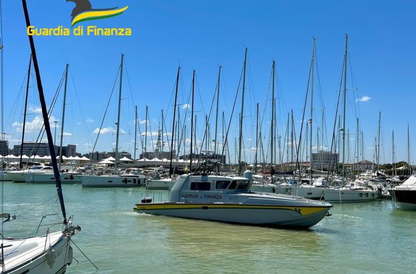 Bari, la GdF scopre barche da diporto con bandiere estere, sconosciute al Fisco