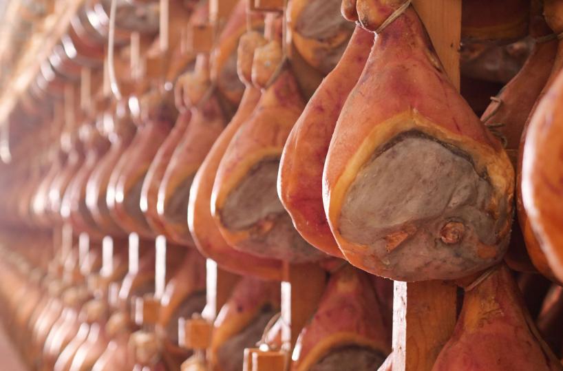 Furto di 1500 prosciutti a Udine: 7 arresti, tra loro un cerignolano e un andriese