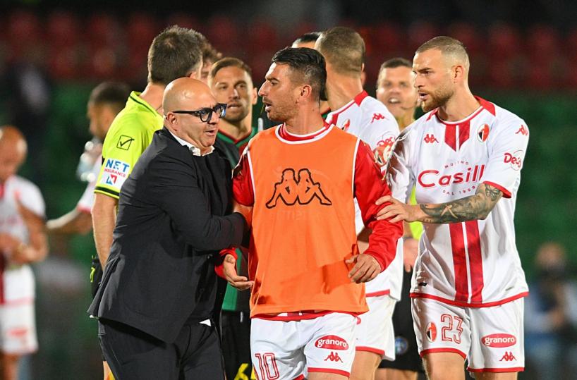 Bari, di nuovo l’incubo calcioscommesse: la Procura federale indaga sull’espulsione di Bellomo nella finale playout