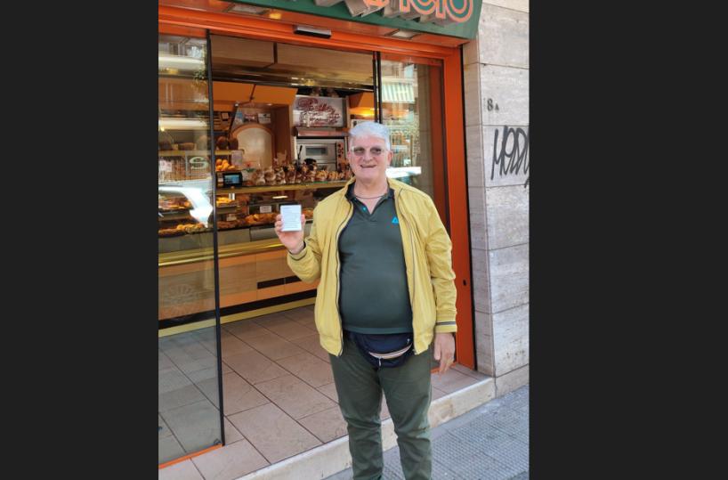Bari, contro l'astensionismo consegna i versi di Trilussa: arriva il panettiere che esorta a votare