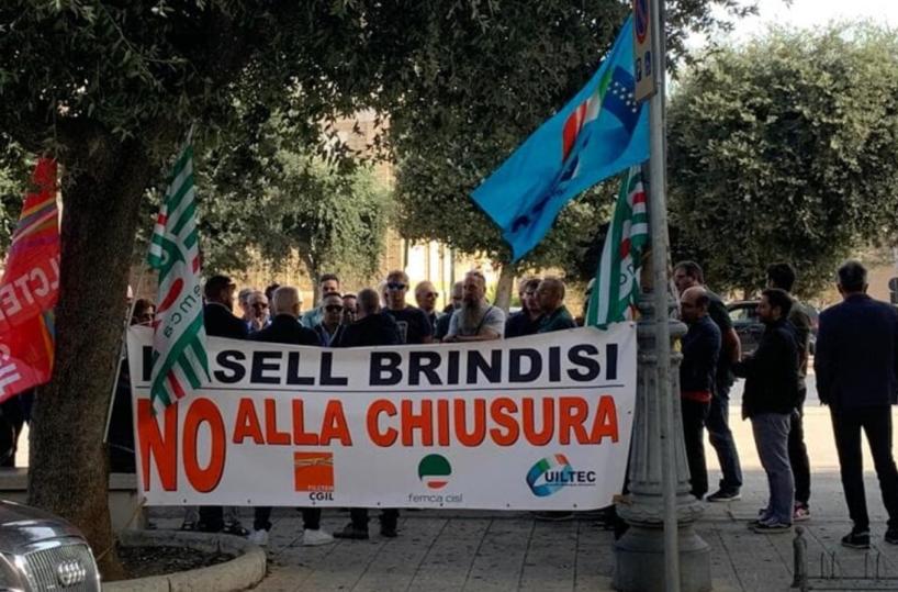 «LyondellBasell vuole chiudere: tagli anche in Avio e Leonardo»