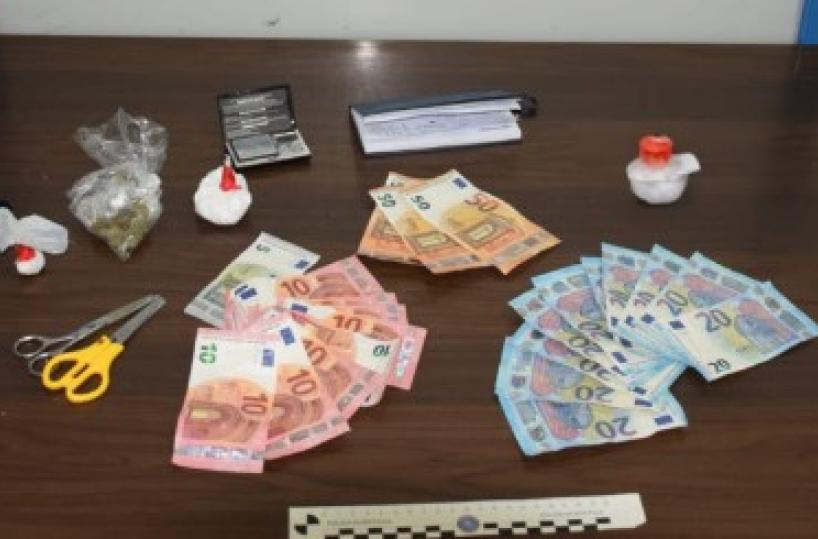 Spacciava droga mentre era ai domiciliari: arrestato 43enne dagli agenti della Volante a Lecce