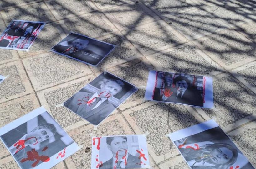 Fasano, in piazza i No G7 lasciano per terra le foto dei leader «insanguinate»