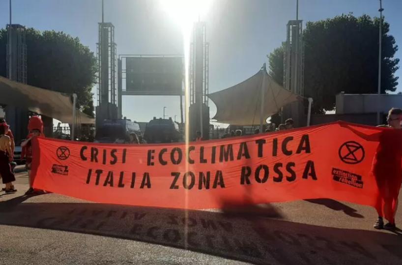 Bari, tensione alla sala stampa G7 nella Fiera del Levante: sviene un attivista, interviene la polizia