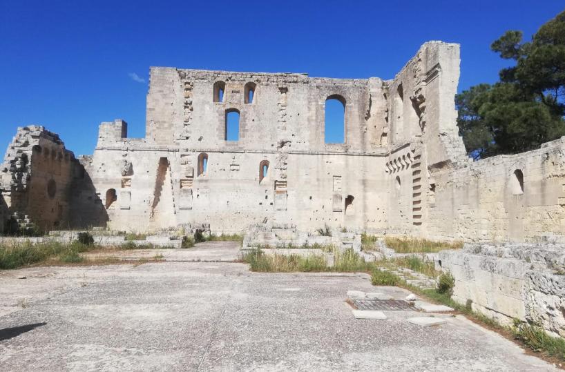 Graffiti a Gravina: il Castello Svevo rivela i suoi segreti