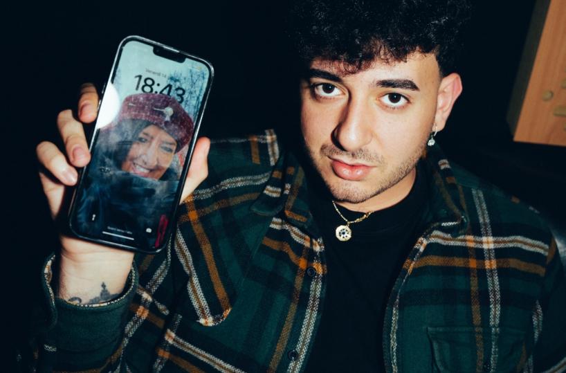 &laquo;Angelo&raquo;, il nuovo singolo del rapper barese Young Hash &egrave; accompagnato da una collaborazione speciale: sua mamma