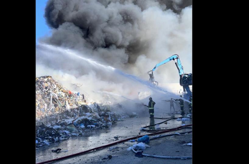 Modugno, rogo di rifiuti alla Recuperi Pugliesi: sigilli ad alcune aree di stoccaggio