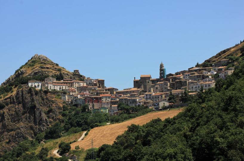 Il sindaco di San Fele cerca assessora con avviso pubblico: è polemica