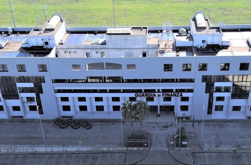 Sversa 7 tonnellate di scarti edili in un terreno agricolo a Faggiano: 70mila euro di evasione dell'ecotassa