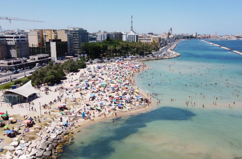 Bari, Pane e Pomodoro: piccolo viaggio nella spiaggia «dolente»