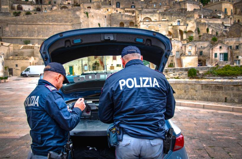 Matera, lo zio perseguita la nipote per il possesso di una abitazione: arrestato 