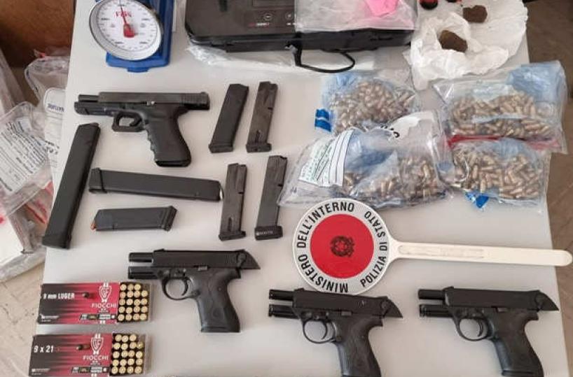 Bari, corriere di droga e armi 24enne arrestato al casello autostradale