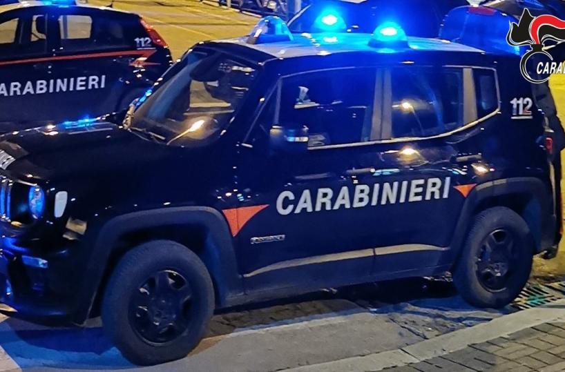 Aggredisce genitori e sorella che non gli danno soldi per la droga: arrestato 45enne a Lizzanello