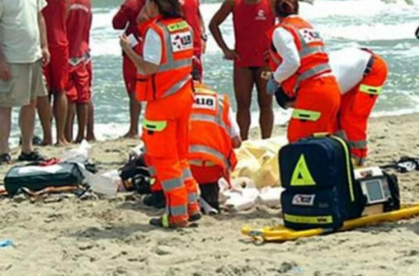 Caldo torrido, 80enne muore in spiaggia a Taranto per un malore: salgono a 4 i morti nel giro di 24 ore