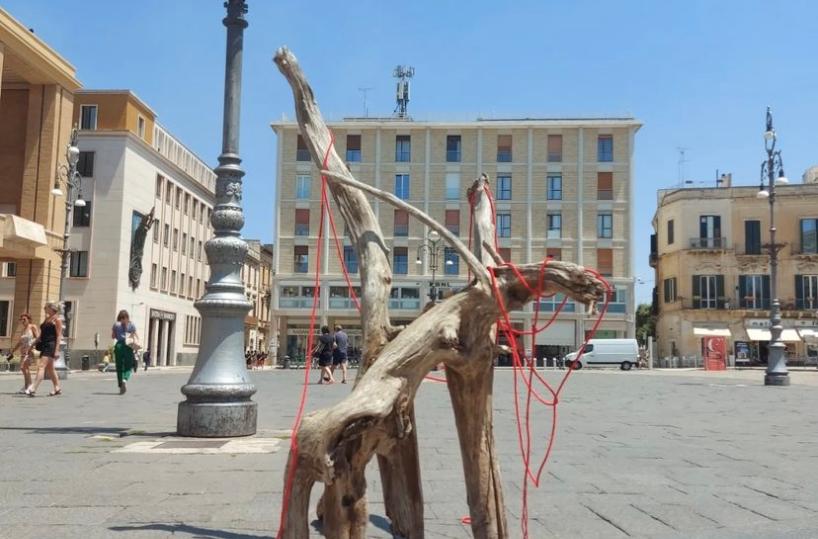 In Piazza S. Oronzo a Lecce un'istallazione per la «Lecce ArtWeek»