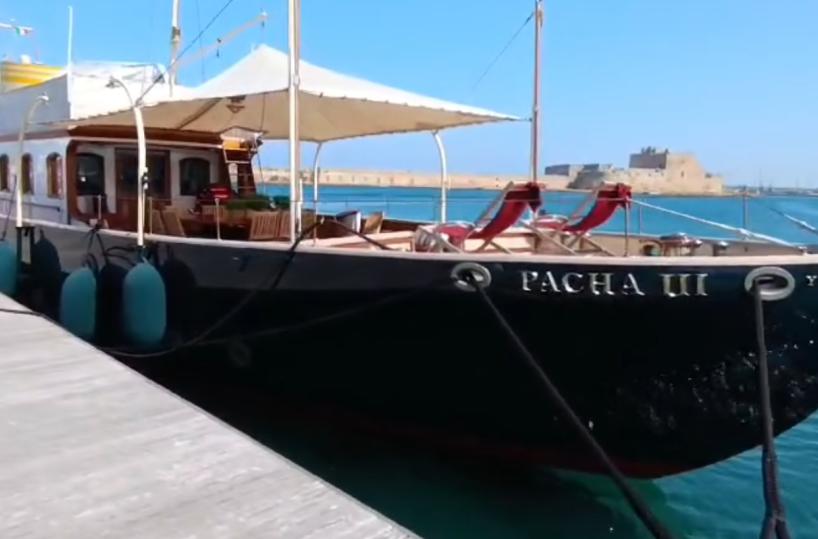 Nella Marina di Brindisi è ormeggiato il Pacha III, yacht d'epoca della famiglia reale di Montecarlo