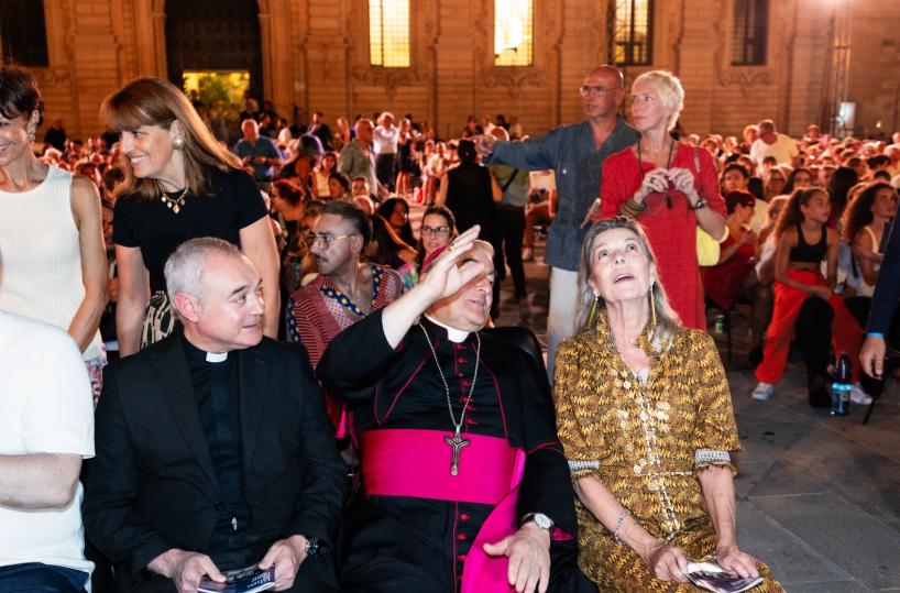 Lecce, Carolina di Monaco entusiasta in piazza Duomo per «Core Meu»