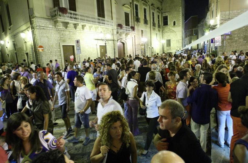 Movida, musica e alcol: nella Bat ordinanze e mugugni