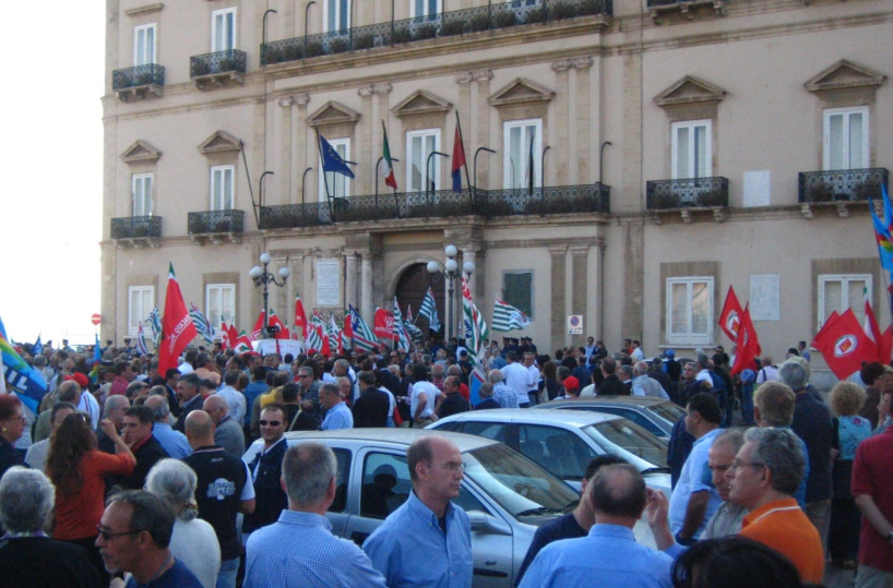 Taranto, tra Melucci e i sindacati è ormai una «guerra totale»