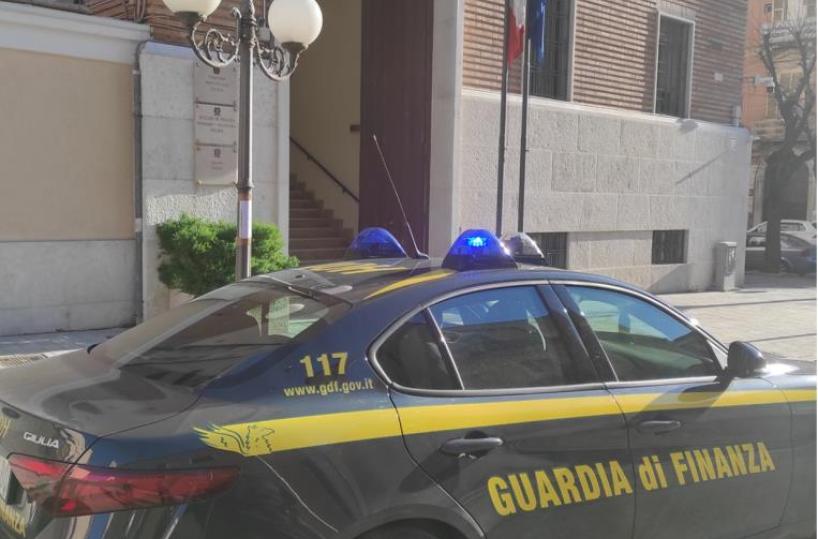 Trasportavano su un furgone pezzi di auto cannibalizzata: 3 arresti nel Foggiano