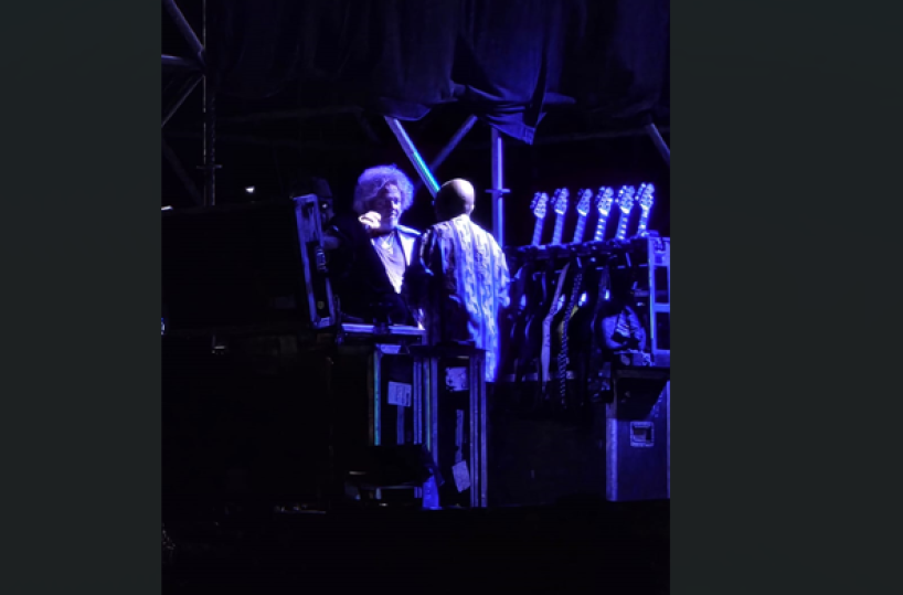 Ostuni, paura al concerto dei Toto: il tastierista si sente male sul palco, show sospeso