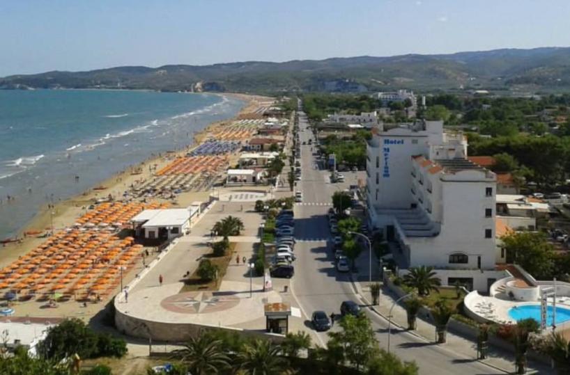 Vieste, turista 64enne muore in mare mentre fa il bagno con la moglie