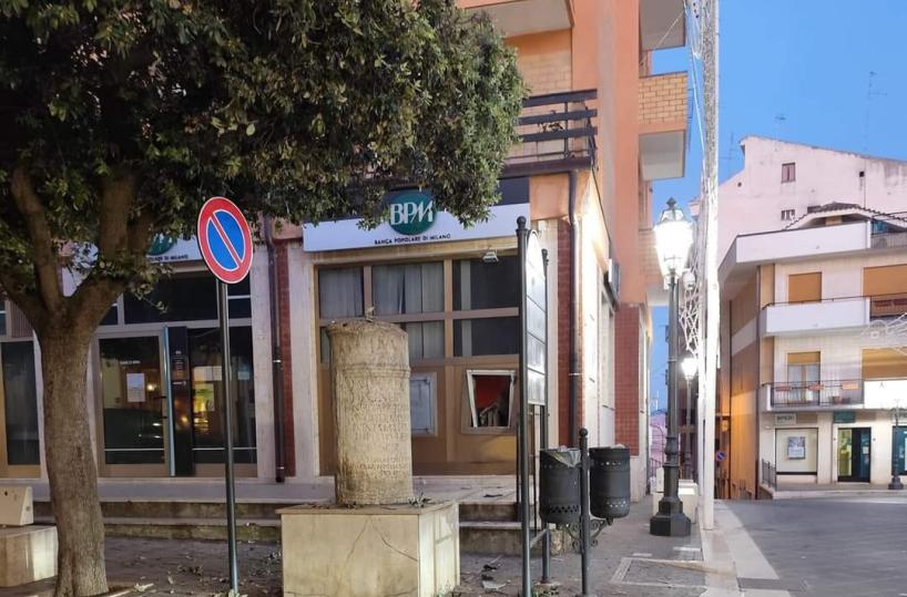 Ascoli Satriano, ignoti fanno esplodere bancomat: indagini in corso