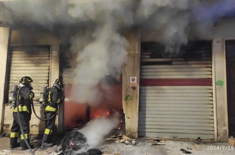 Barletta, nella notte in fiamme un'abitazione a pianterreno