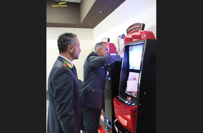 Taranto, sequestrati 42 apparecchi da gioco tra slot e videopoker illegali