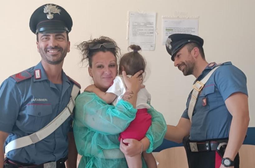 Taranto, bimba di tre anni rischia il soffocamento: soccorsa da due carabinieri
